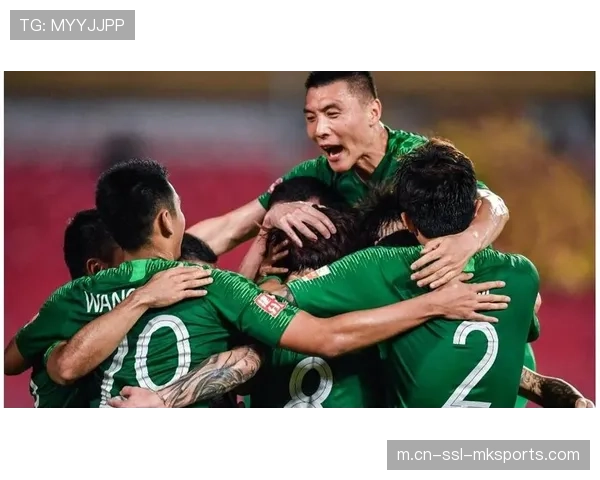 青岛西海岸梅米舍维奇王鹏中卫搭档生疏,沟通不足导致两次盯人漏位 青岛西海岸梅米舍维奇王鹏中卫搭档生疏,沟通不足导致两次盯人漏位